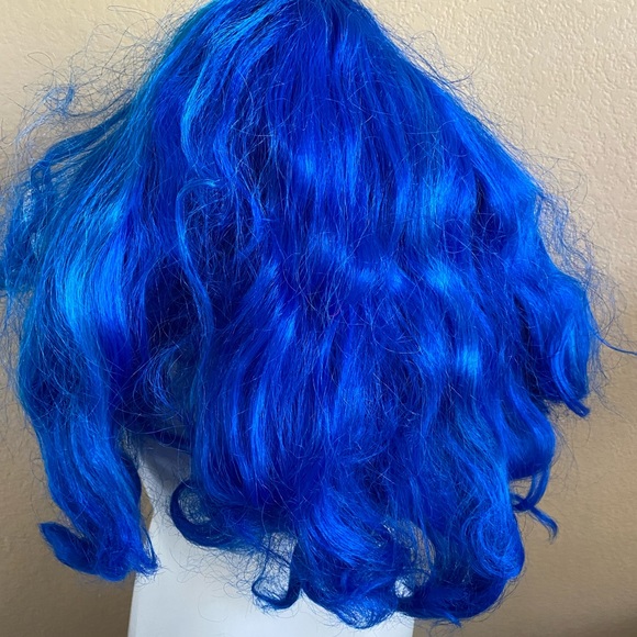 Listing expired Blue synthetic wig - Picture 2 of 3